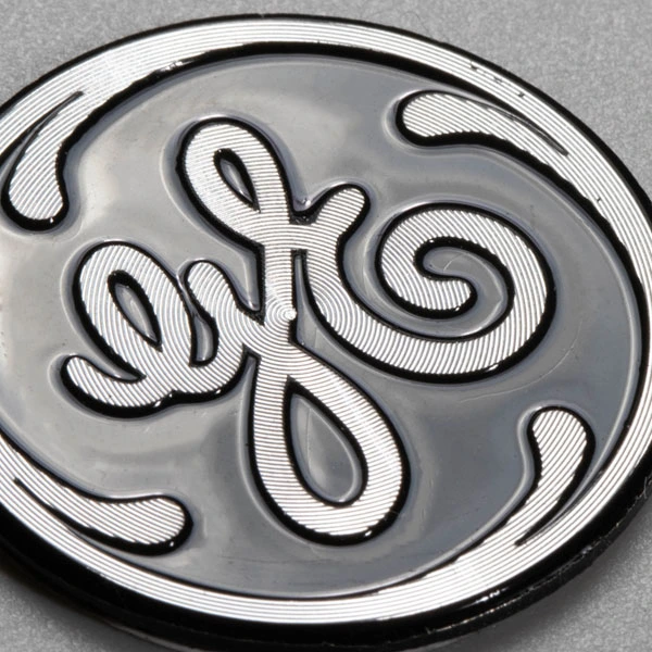 Serlahkan Logo Aluminium