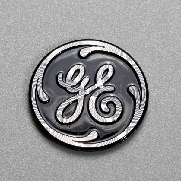 Serlahkan Logo Aluminium