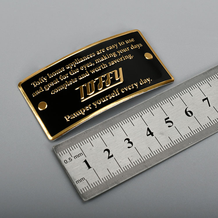 Label logam emas bercetak aluminium