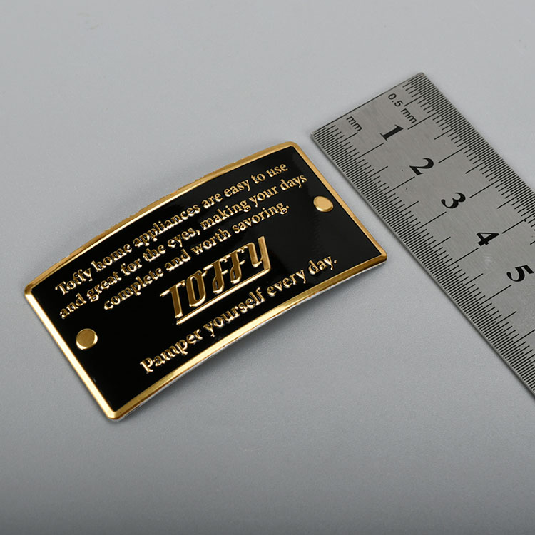 Label logam emas bercetak aluminium