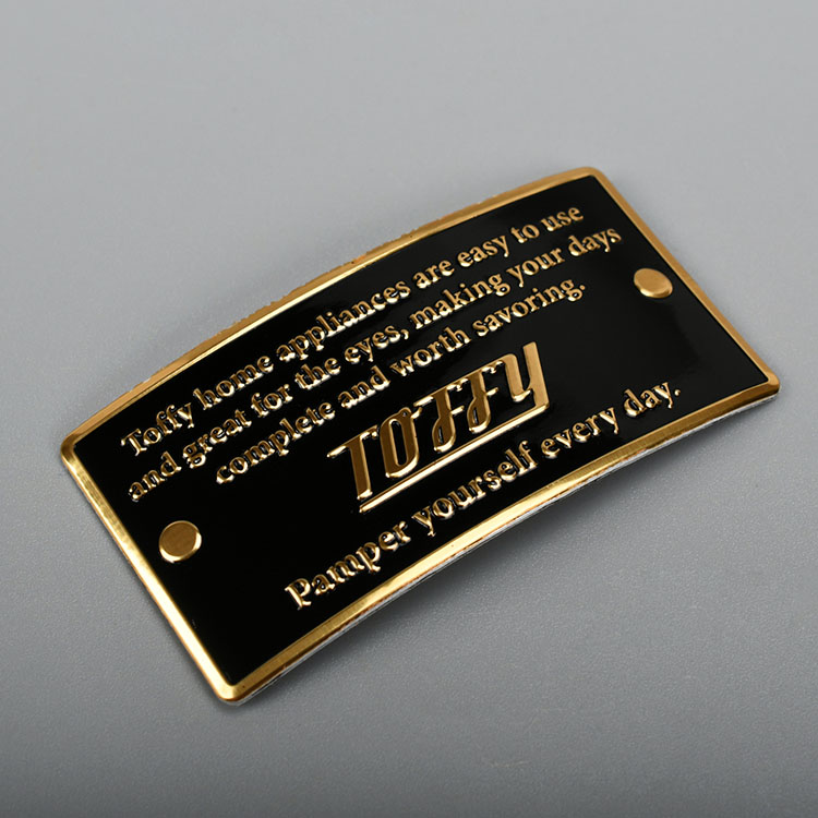 Label logam emas bercetak aluminium
