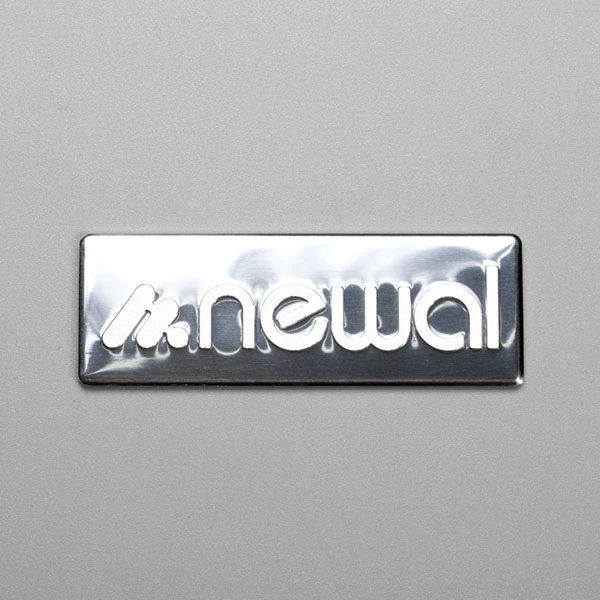 Bagaimanakah Pelekat Logo Aluminium Meningkatkan Penjenamaan dan Ketahanan Produk?