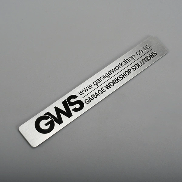 Label aluminium lencana logam