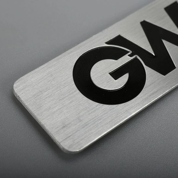 Label aluminium lencana logam