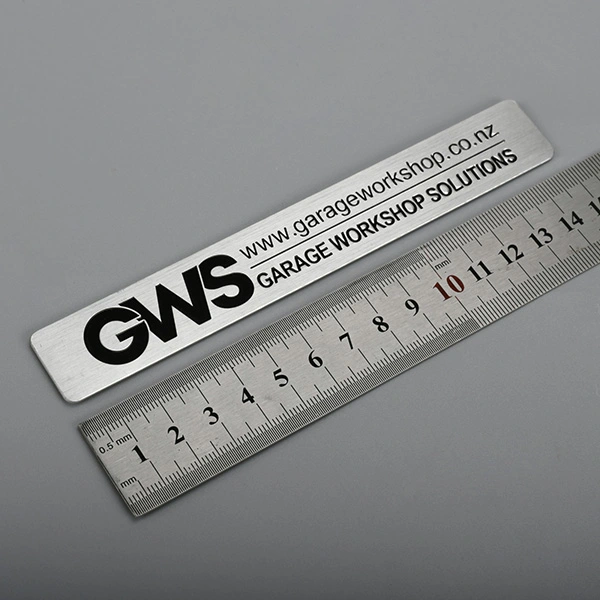 Label aluminium lencana logam