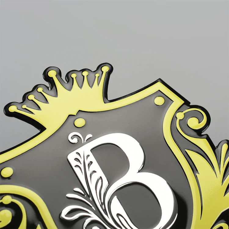 Label logam dengan logo